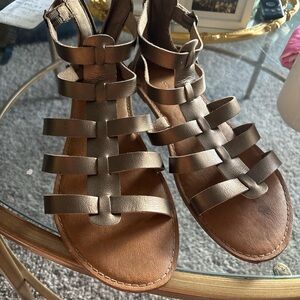 Amazon Essentials Bronze Metallic Strappy Gladiator Sandals